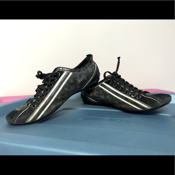 Louis Vuitton Sneakers - Picture 1 of 5